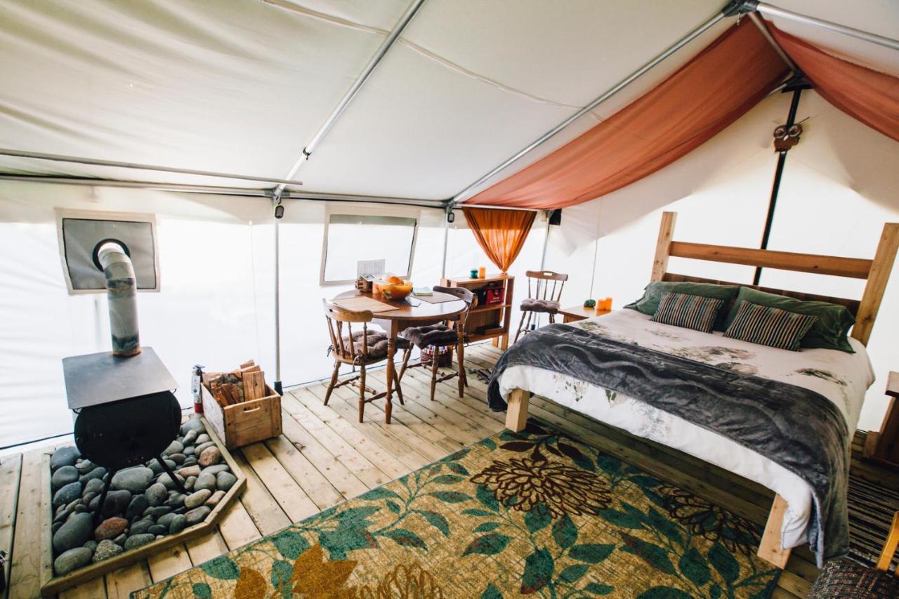 Hotel So Damn Lucky Glamping à Ucluelet Extérieur photo