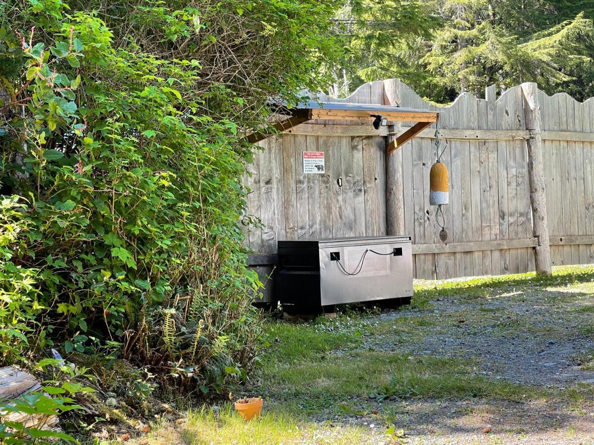 Hotel So Damn Lucky Glamping à Ucluelet Extérieur photo