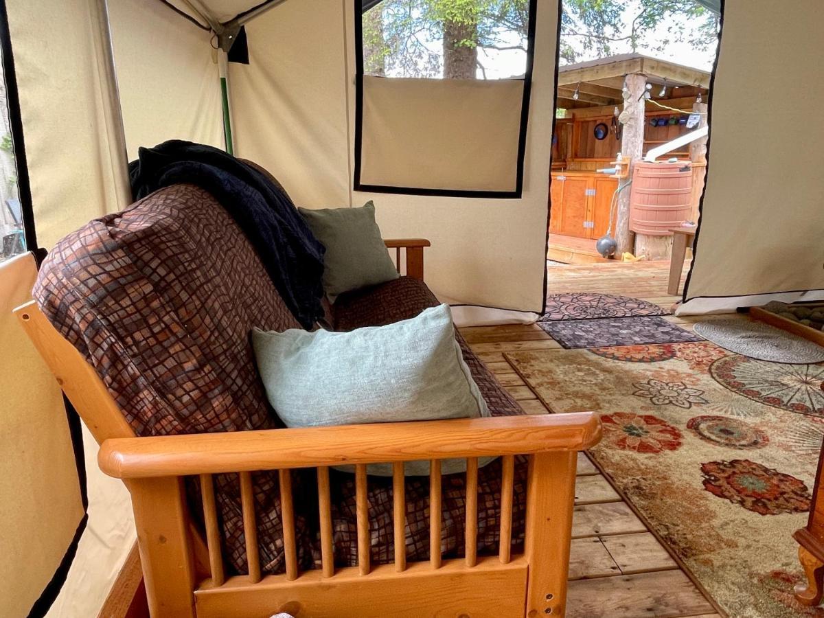 Hotel So Damn Lucky Glamping à Ucluelet Extérieur photo