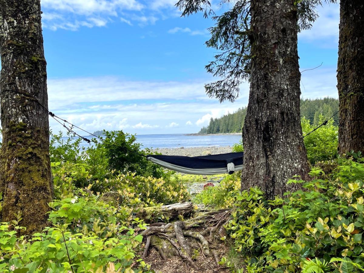 Hotel So Damn Lucky Glamping à Ucluelet Extérieur photo