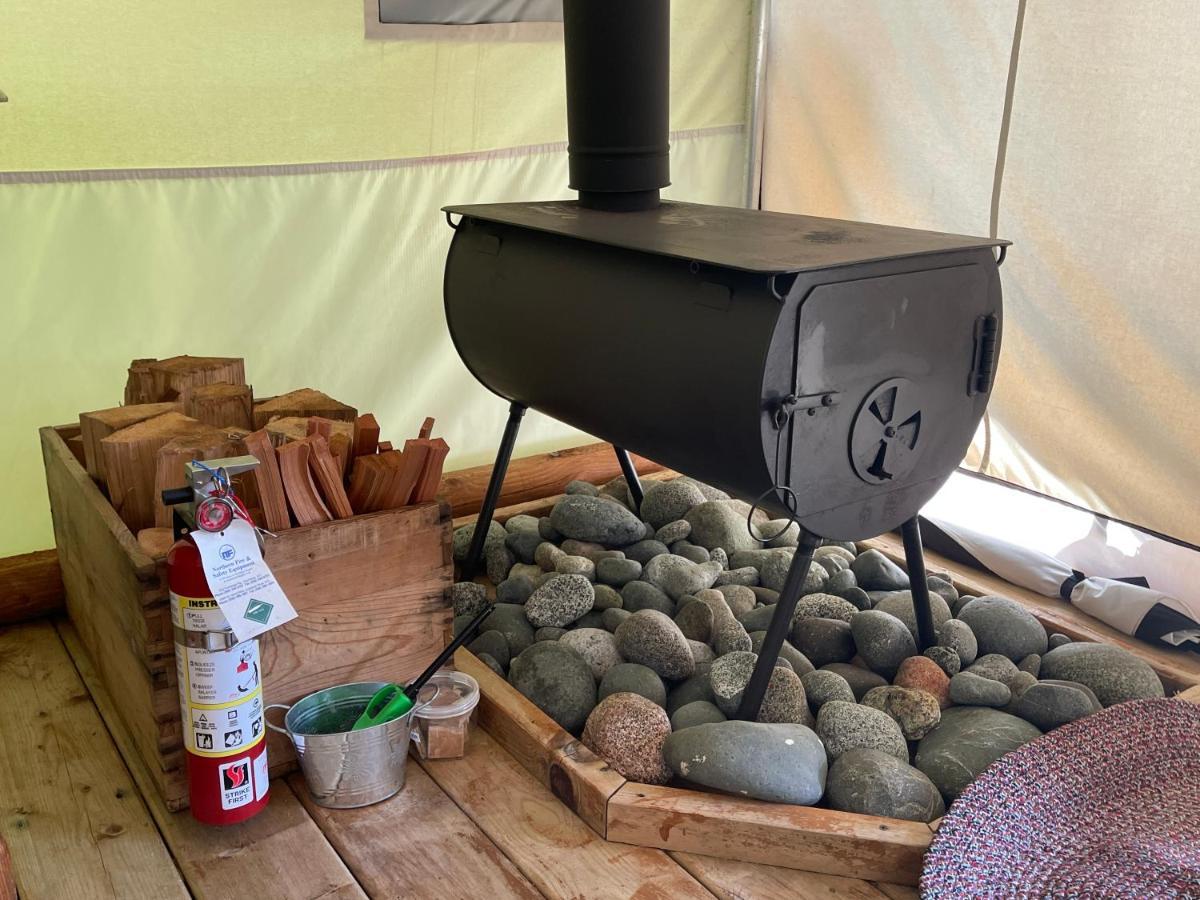 Hotel So Damn Lucky Glamping à Ucluelet Extérieur photo