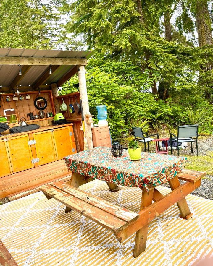 Hotel So Damn Lucky Glamping à Ucluelet Extérieur photo