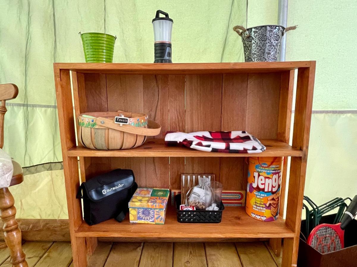 Hotel So Damn Lucky Glamping à Ucluelet Extérieur photo