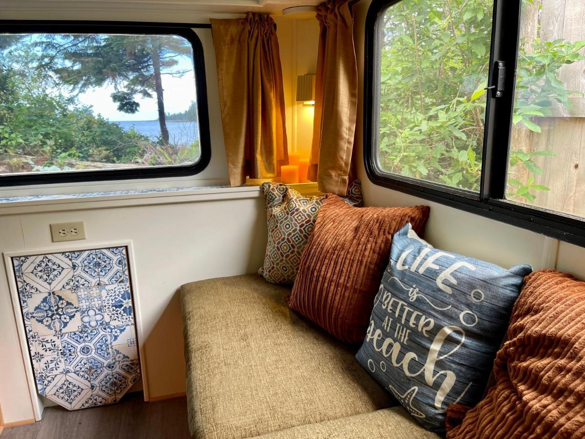 Hotel So Damn Lucky Glamping à Ucluelet Extérieur photo