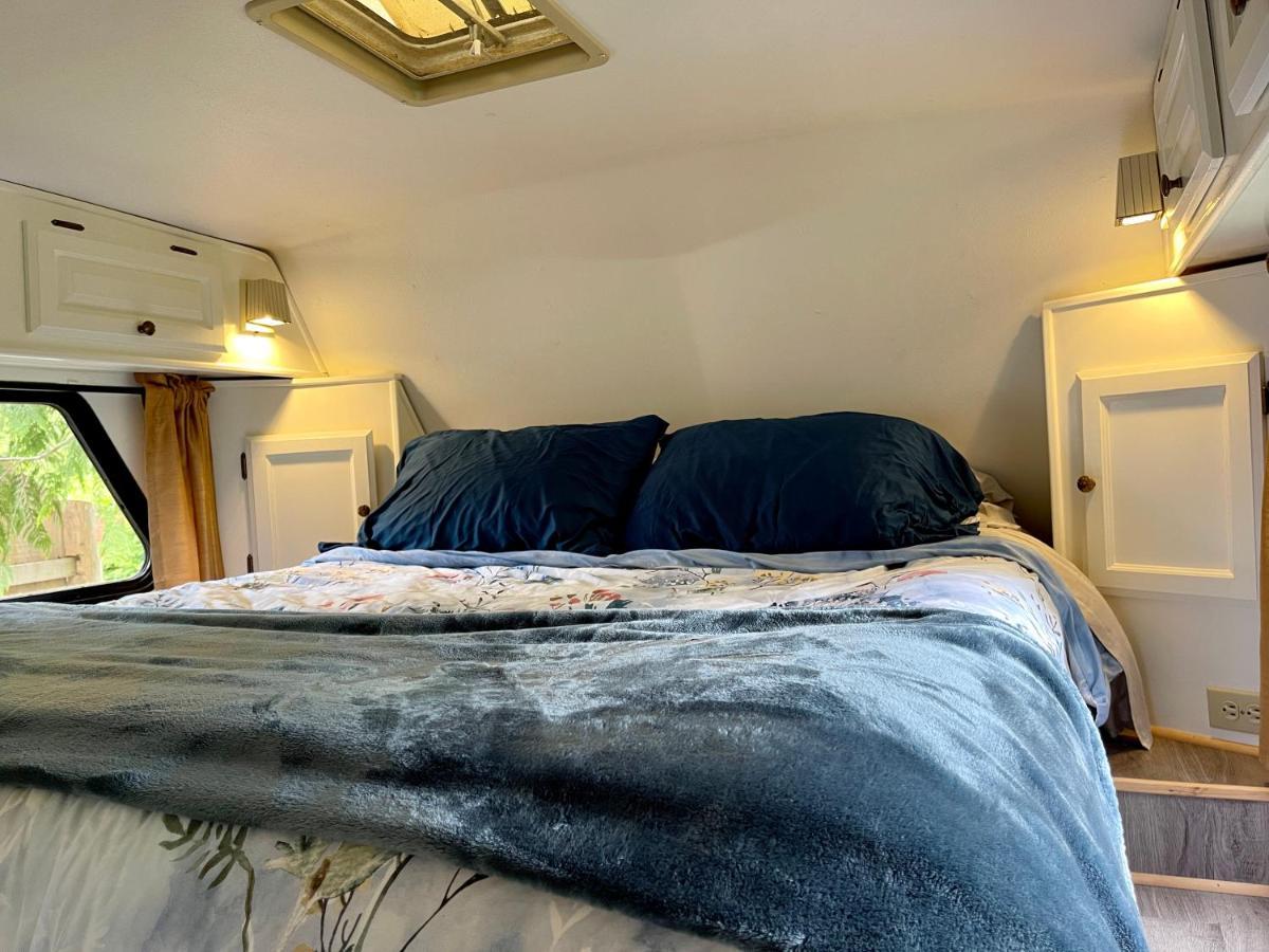 Hotel So Damn Lucky Glamping à Ucluelet Extérieur photo