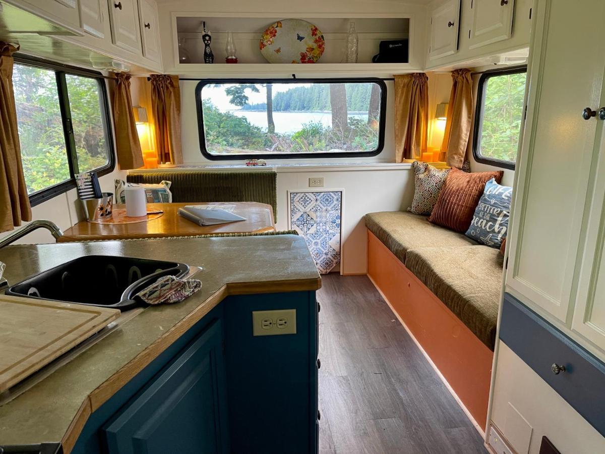 Hotel So Damn Lucky Glamping à Ucluelet Extérieur photo