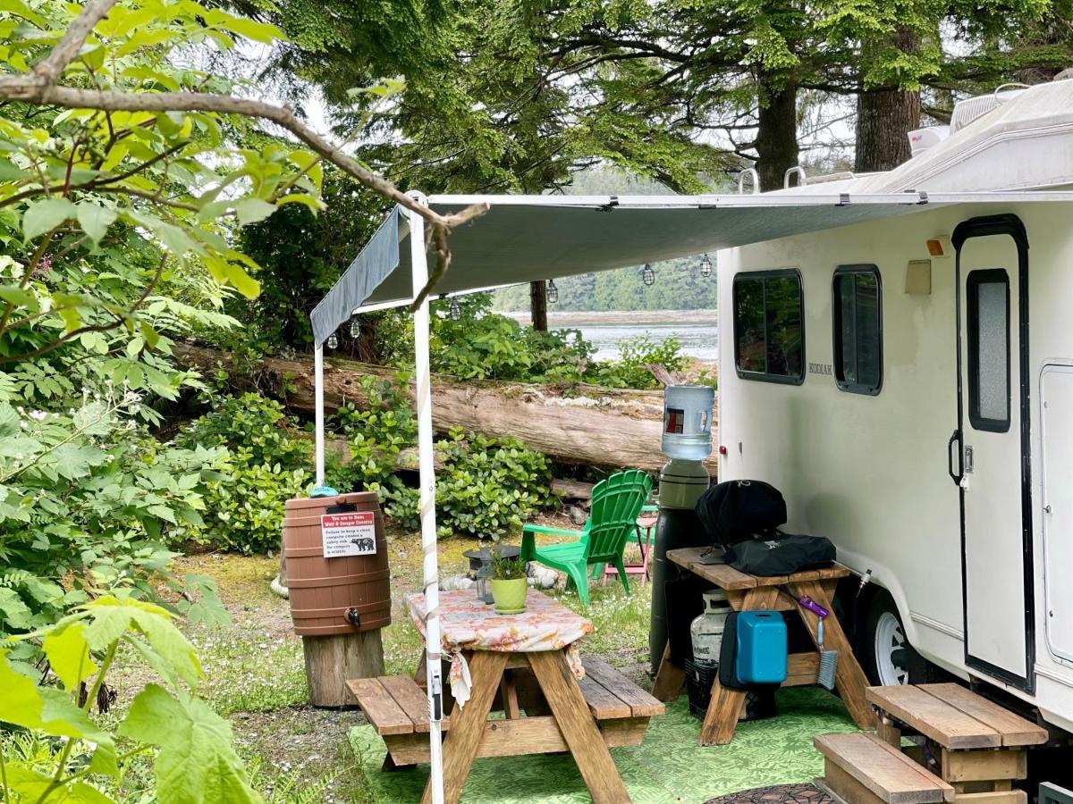 Hotel So Damn Lucky Glamping à Ucluelet Extérieur photo