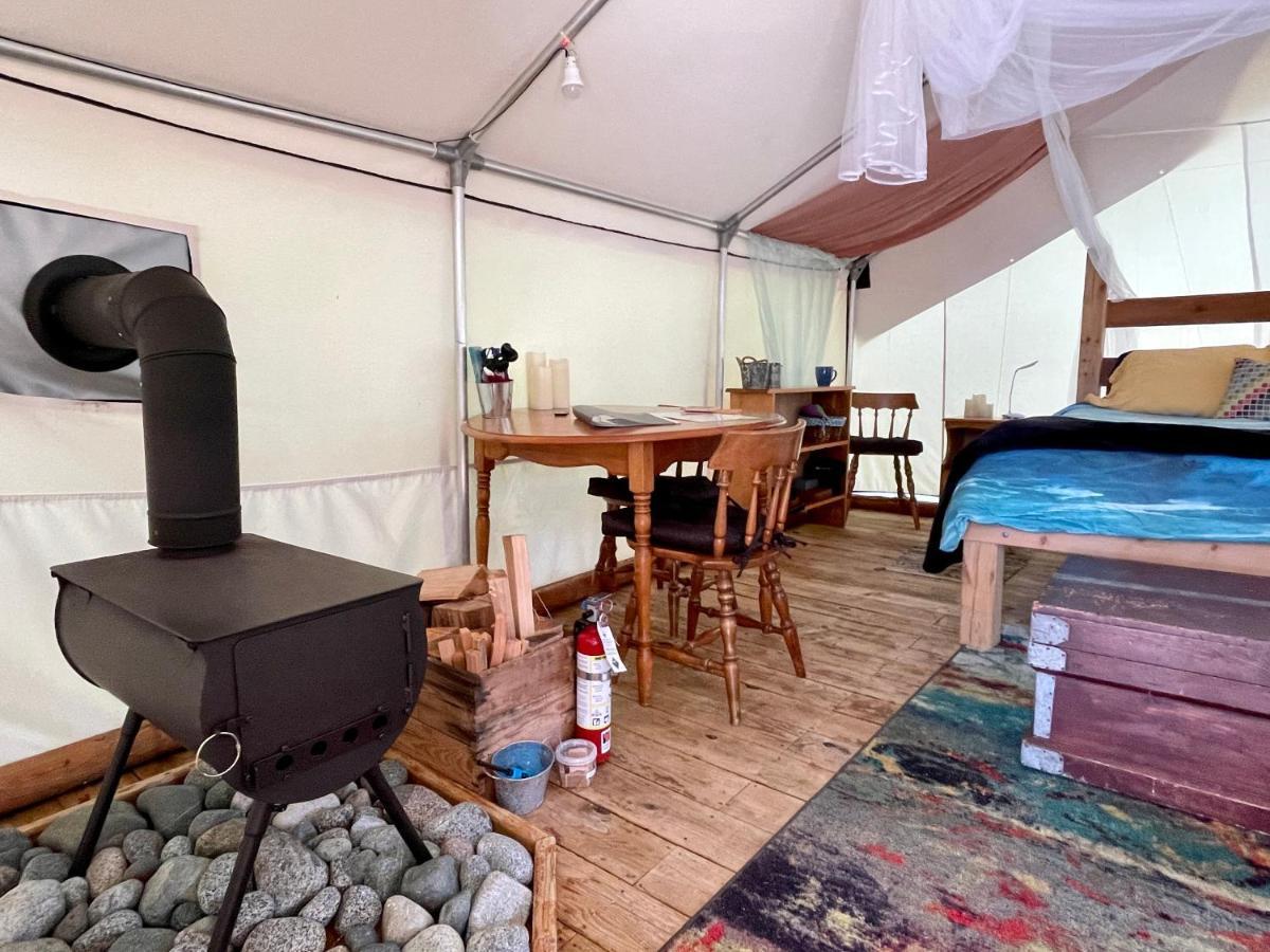 Hotel So Damn Lucky Glamping à Ucluelet Extérieur photo