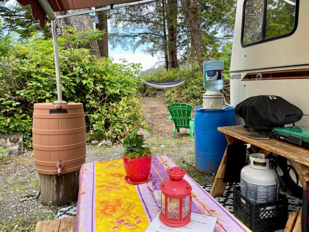 Hotel So Damn Lucky Glamping à Ucluelet Extérieur photo