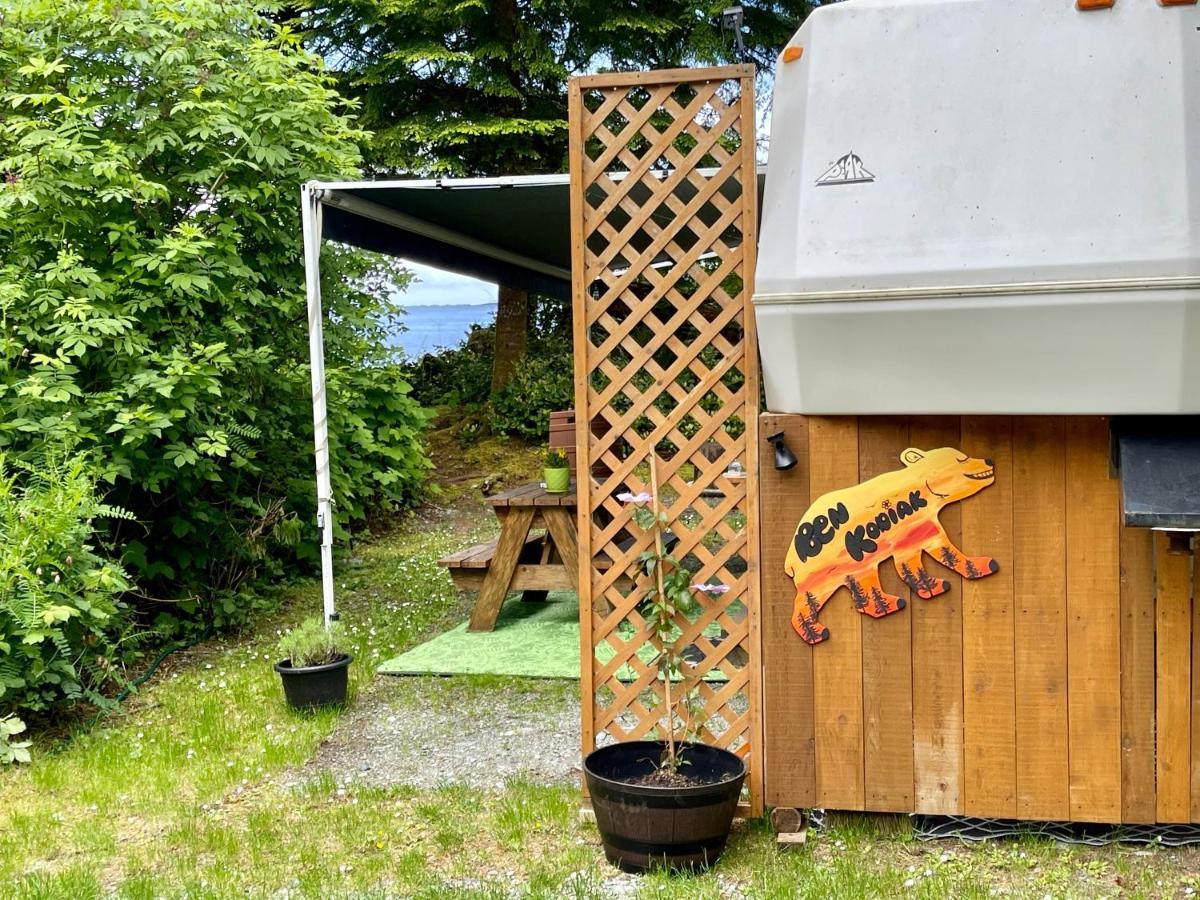 Hotel So Damn Lucky Glamping à Ucluelet Extérieur photo