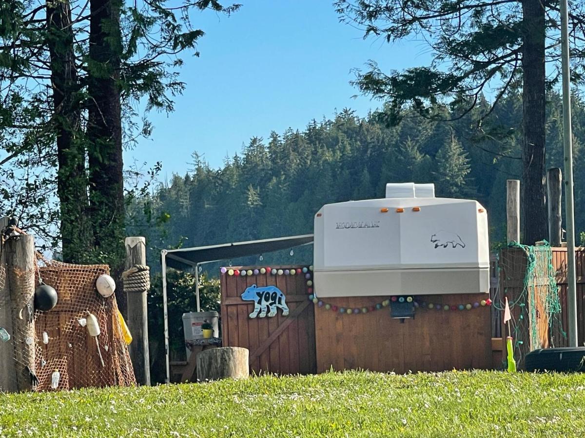 Hotel So Damn Lucky Glamping à Ucluelet Extérieur photo