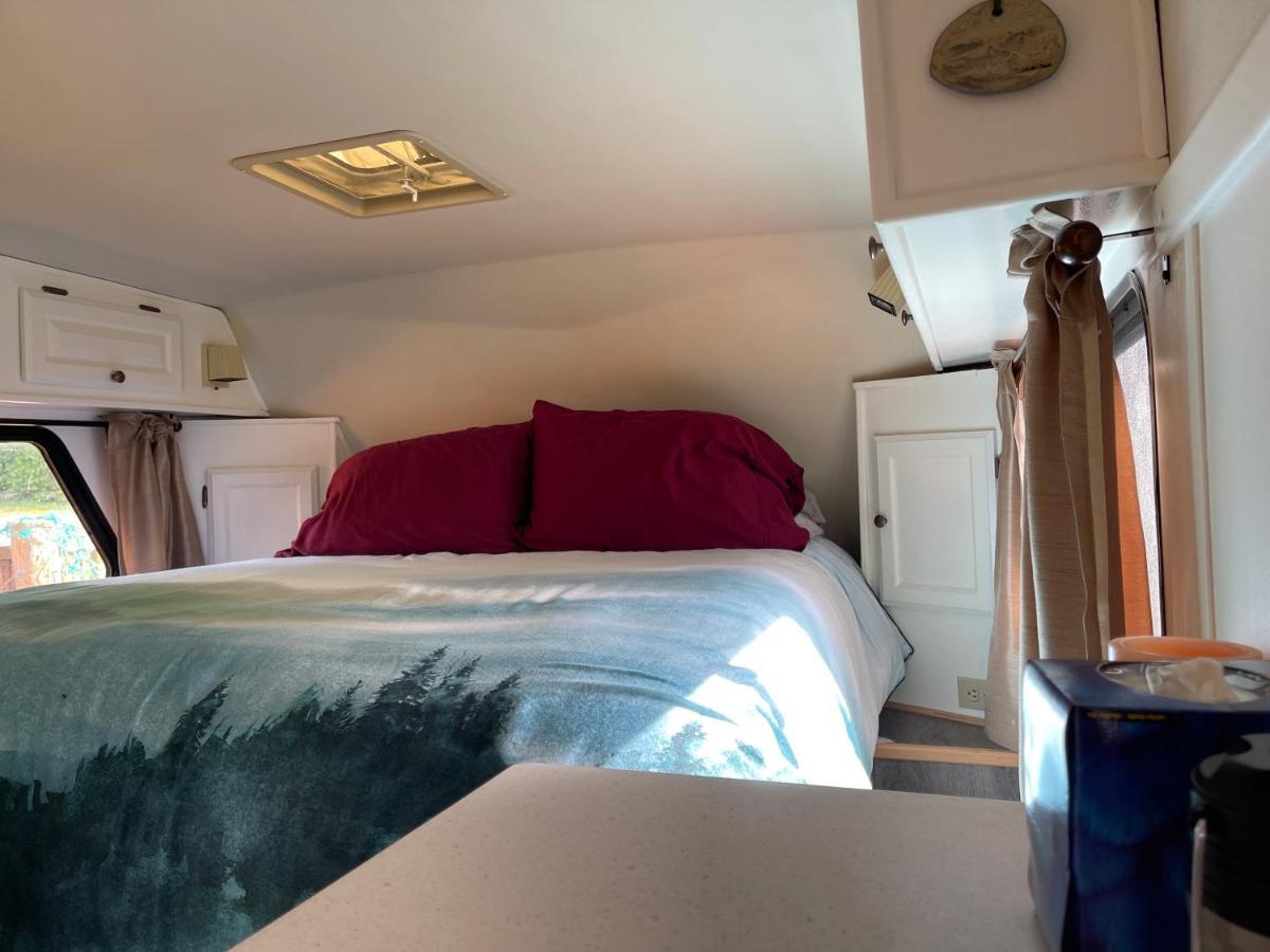 Hotel So Damn Lucky Glamping à Ucluelet Extérieur photo