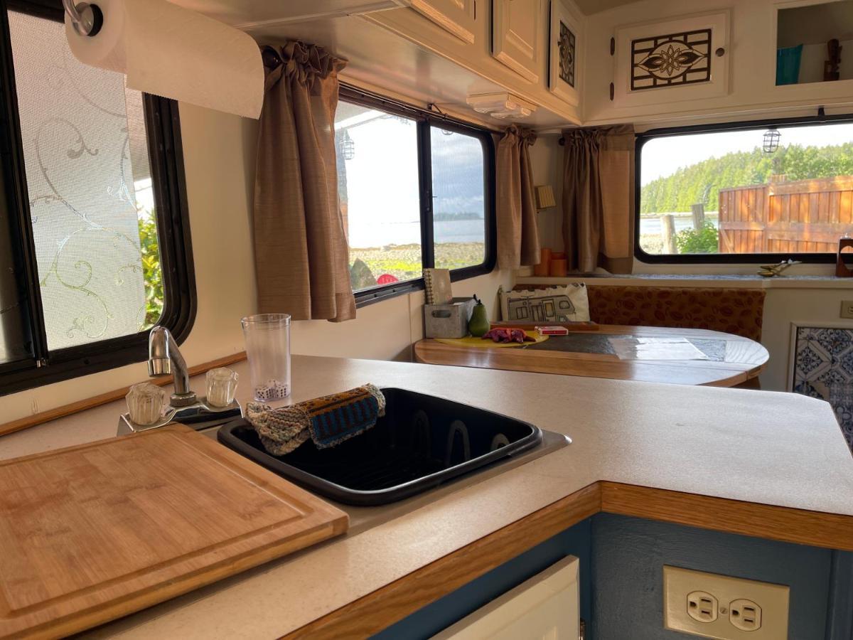 Hotel So Damn Lucky Glamping à Ucluelet Extérieur photo