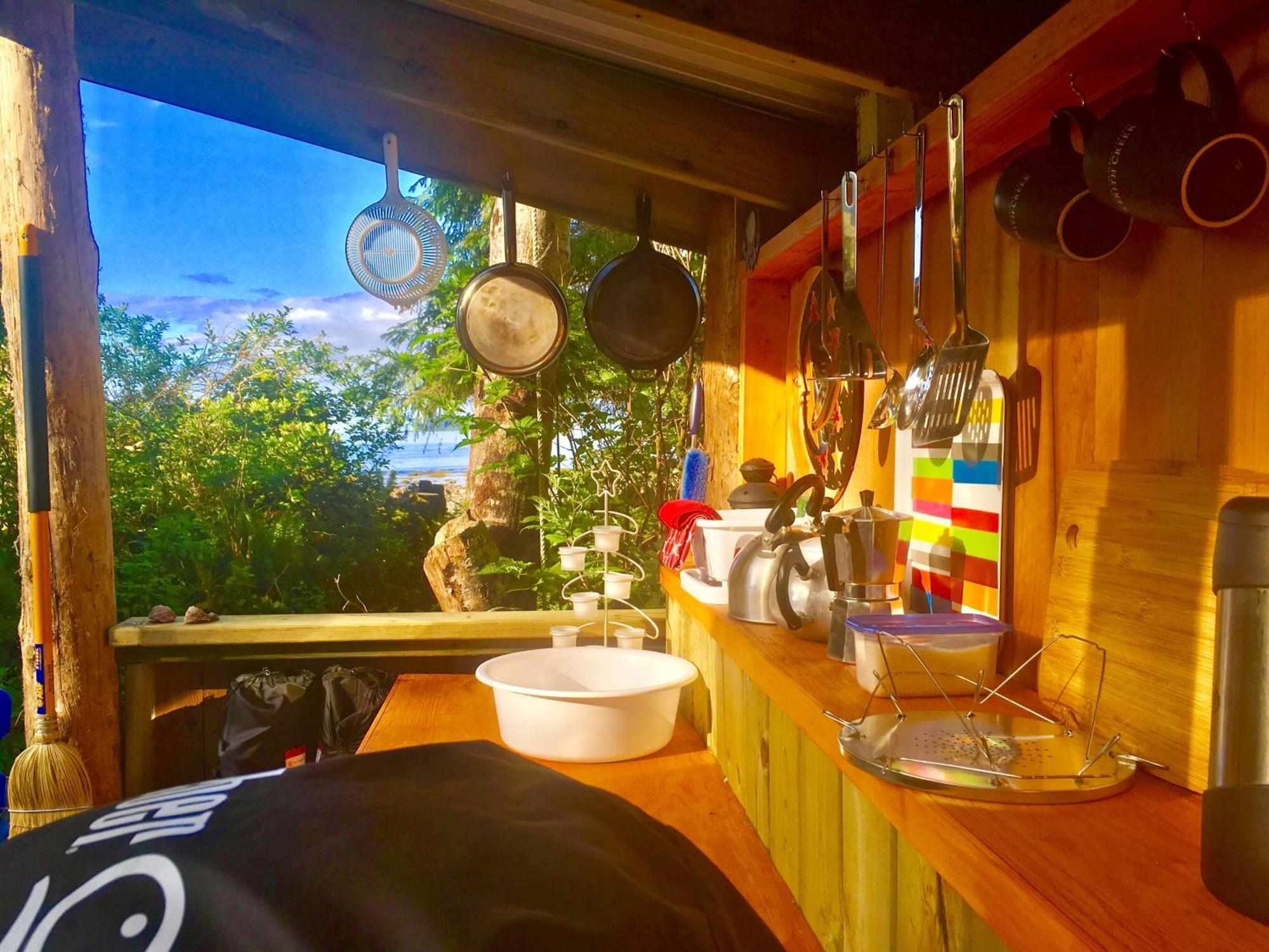Hotel So Damn Lucky Glamping à Ucluelet Extérieur photo
