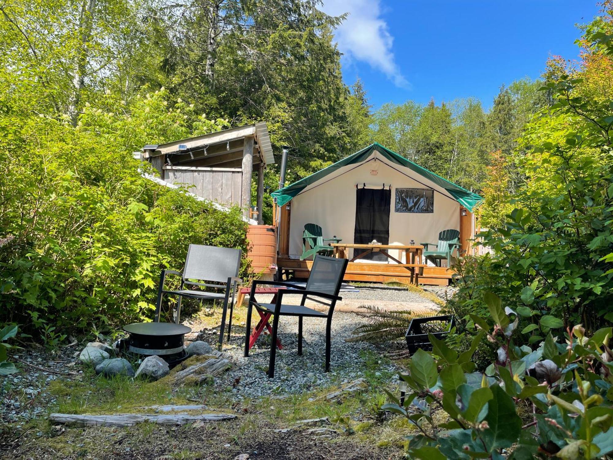 Hotel So Damn Lucky Glamping à Ucluelet Extérieur photo