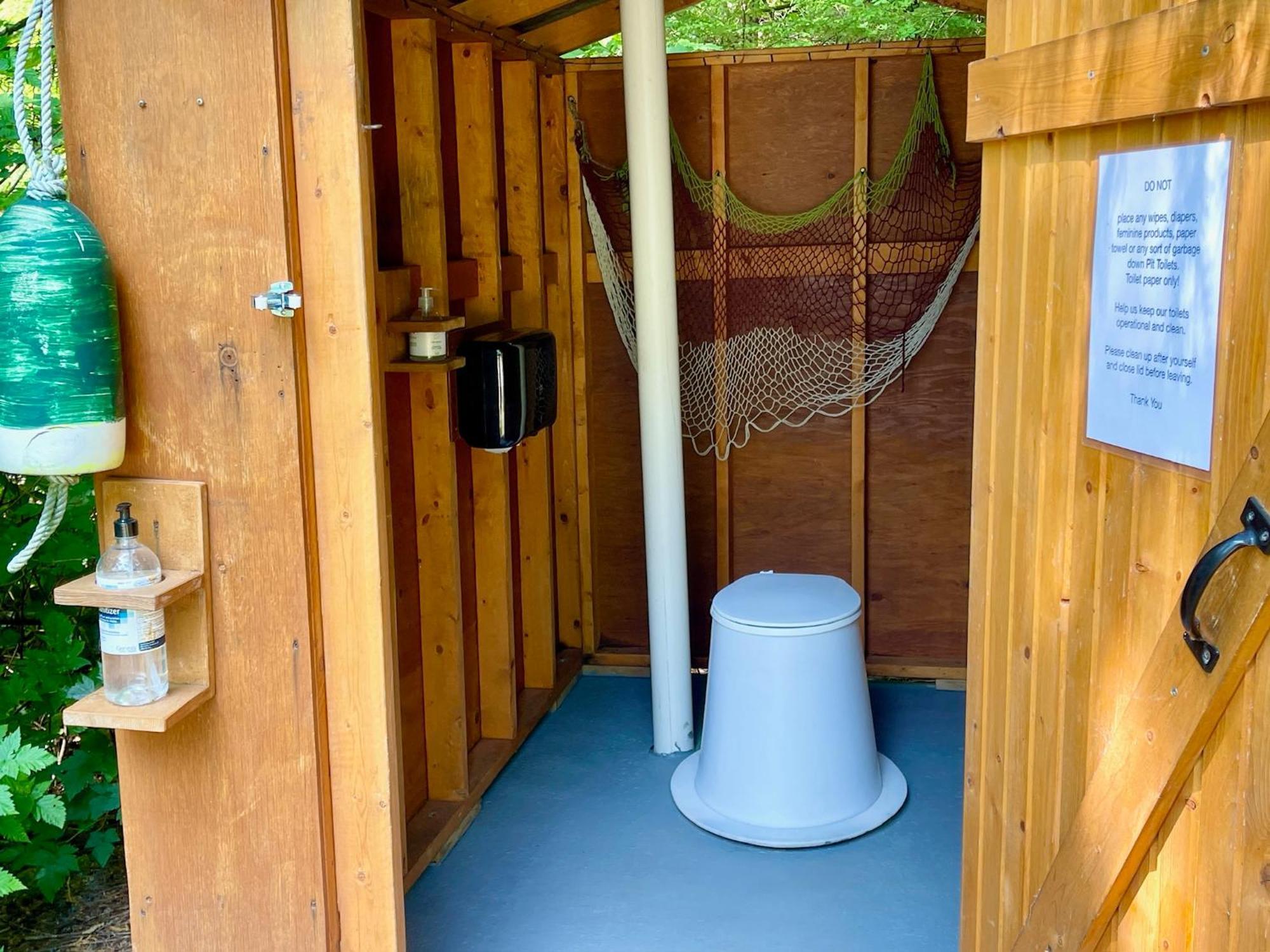 Hotel So Damn Lucky Glamping à Ucluelet Extérieur photo