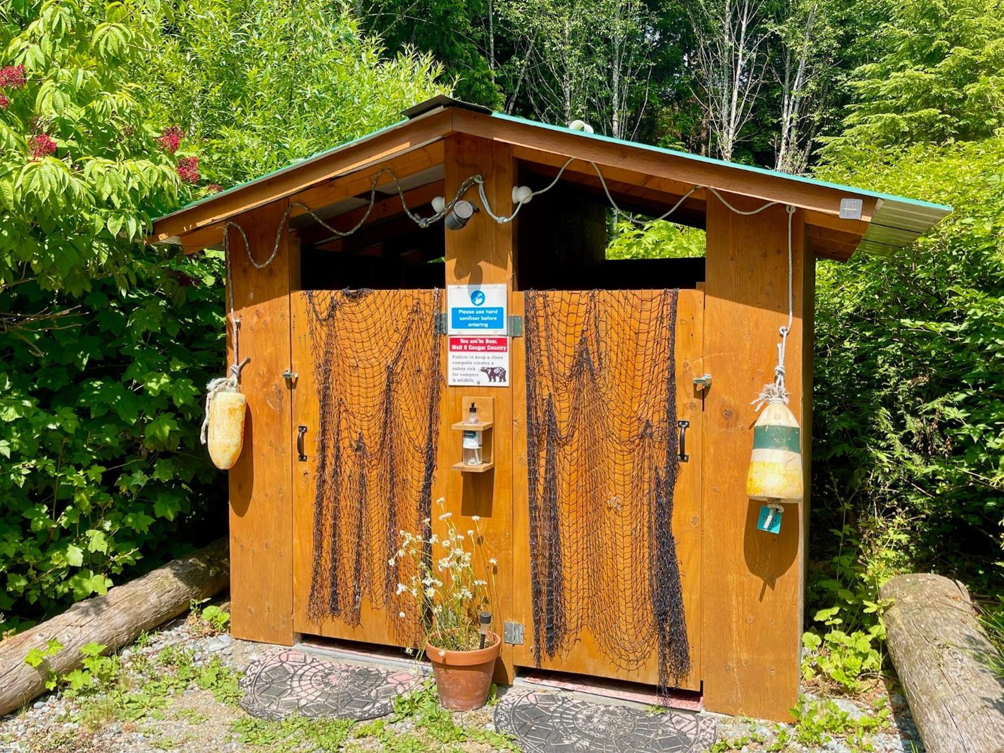 Hotel So Damn Lucky Glamping à Ucluelet Extérieur photo